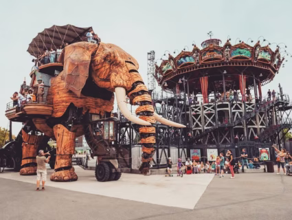 Le Grand Éléphant et le Carrousel des Mondes Marins aux Machines de l’île à Nantes, attraction emblématique