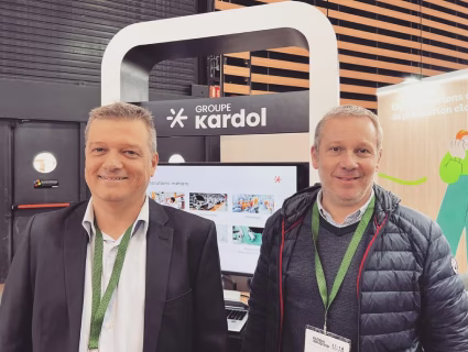 Représentants du Groupe Kardol accueillant les visiteurs sur leur stand lors d’un salon professionnel